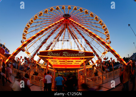 Riesenrad, Stimmung, Volksfest, Muehldorf Abend bin Inn, Bayern Stockfoto