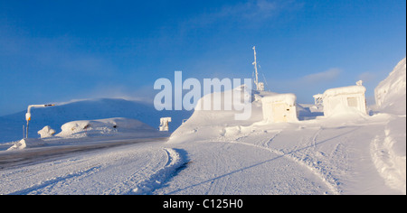 Bedeckt US - kanadischen Grenze, vereiste Straße, Schnee Autobahn Wartung Gebäude, White Pass, Coastal Range, South Klondike Highway Stockfoto