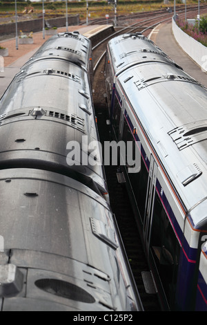 ScotRail ersten Züge nebeneinander am Bahnhof Montrose Stockfoto