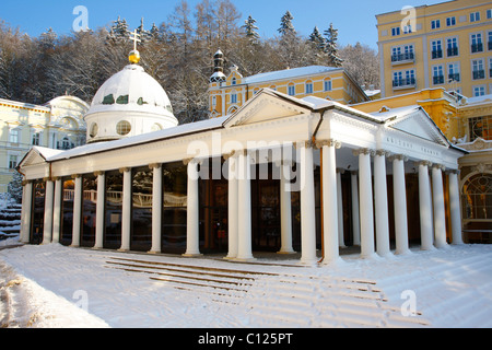 Křížový Pramen oder Kreuzquelle, winterlich, Marianske Lazne, Tschechische Republik, Europa Stockfoto