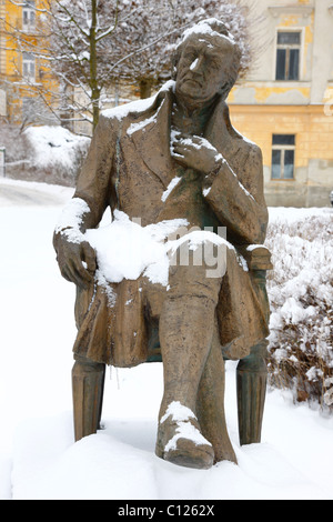 Goethe-Denkmal vor dem Goethe-Museum, winterlich, Marianske Lazne, Tschechische Republik, Europa Stockfoto