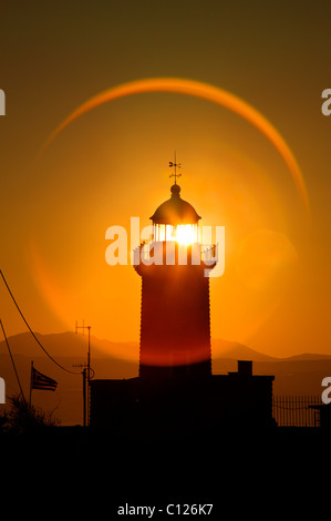 Der Leuchtturm in der Nähe der Ausgrabungsstätte Heraion Perachora, Lourtraki, Griechenland Stockfoto