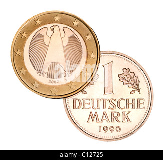 Deutsch 1-Euro-Münze von 2002 und Pre-Euro 1 DM Münze von 1990 Stockfoto