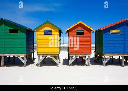 Bunte Strandhäuschen auf den Bach St. Jaimes, False Bay, Cape Town, Western Cape, Südafrika, Afrika Stockfoto