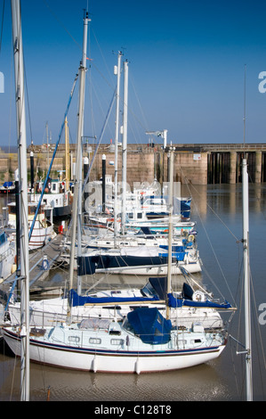 Boote und Yachten im Hafen von Watchet, Somerset, England, UK Stockfoto