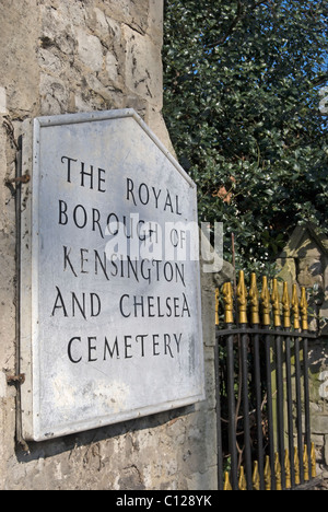 Ortseingangsschild für das royal Borough of Kensington und Chelsea Friedhof, Hanwell, West London, england Stockfoto