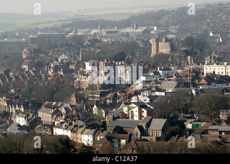 Die Dächer von Lewes dominiert von Lewes Castle - East Sussex. Stockfoto