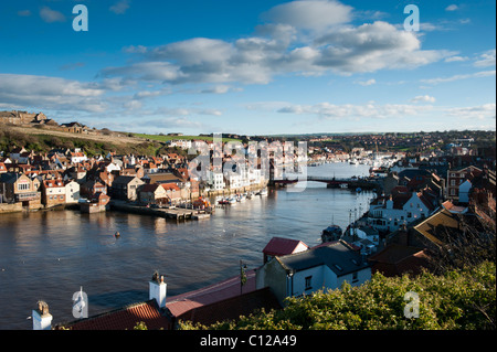 Blick über Whitby Hafen und Marina, North Yorkshire, UK Stockfoto