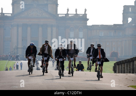 Das Brompton World Championships Pendler-Bike-Rennen auf dem Gelände des Blenheim Palace, Oxfordshire Sep 2008 Stockfoto
