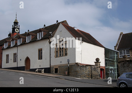 Einem alten Schulgebäude, die nun Bestandteil Ludlow College-Campus in Mill Street, Ludlow, Shropshire, England, UK Stockfoto