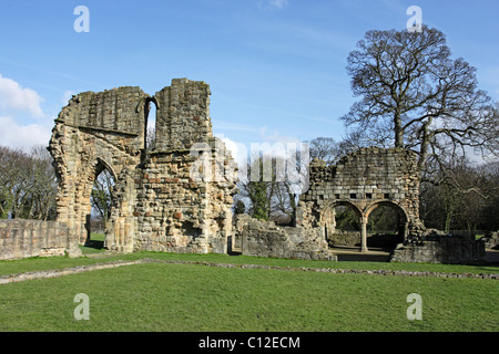 Teil der Ruinen von Basingwerk Abbey am Greenfield in der Nähe von Holywell in Nord-Wales Stockfoto