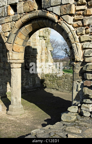 Teil der Ruinen von Basingwerk Abbey am Greenfield in der Nähe von Holywell in Nord-Wales Stockfoto