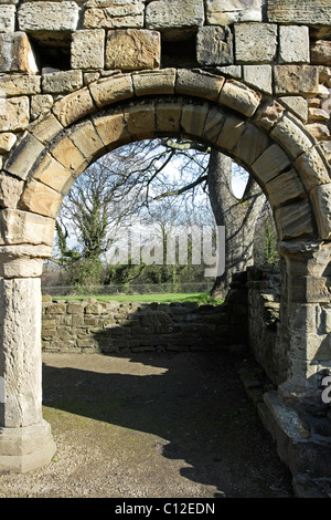 Teil der Ruinen von Basinwerk Abbey am Greenfield in der Nähe von Holywell in Nord-Wales Stockfoto