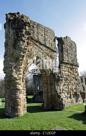 Teil der Ruinen von Basingwerk Abbey am Greenfield in der Nähe von Holywell in Nord-Wales Stockfoto