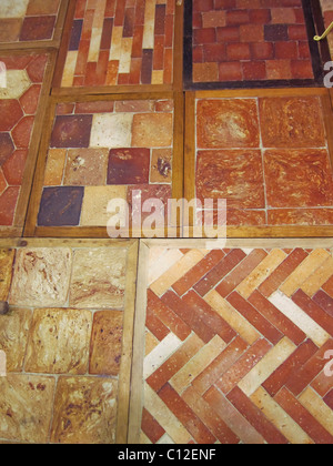 Paris, Frankreich, Nachhaltige Entwicklung / Ecological Buildings Trade Show, Detail, Keramik und Naturstein gefliest Innenarchitektur auf dem Boden Stockfoto
