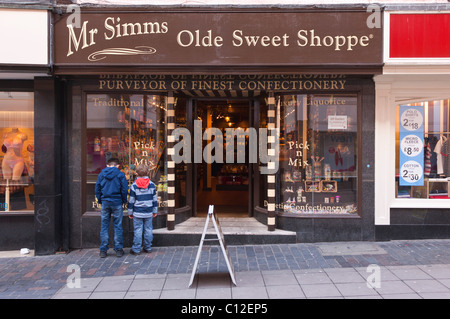 Der Herr Simms Olde Konditorei speichern in Norwich, Norfolk, England, Großbritannien, Uk Stockfoto