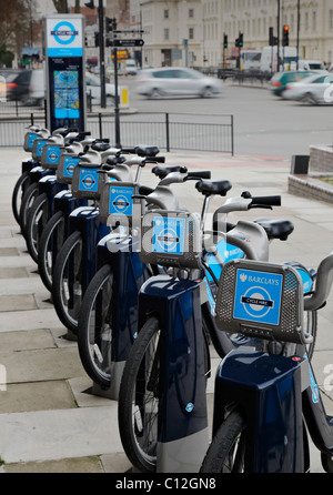 Reihe von Barclays Cycle Hire Bikes. Stockfoto