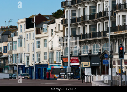 Direkt am Meer Gebäude weißer Rock Road Hastings East Sussex England Stockfoto