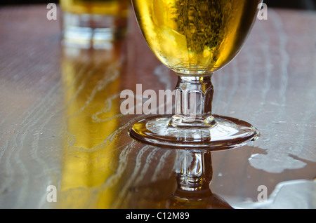 Vereinigtes Königreich, Bristol, Bier vom Tisch Stockfoto