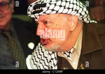 Palästinensischen Präsidenten Yasser Arafat an eine Dringlichkeitssitzung der arabischen Liga zu diskutieren, den letzten israelisch-palästinensischen Konflikt. Stockfoto