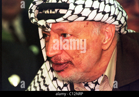 Palästinensischen Präsidenten Yasser Arafat an eine Dringlichkeitssitzung der arabischen Liga zu diskutieren, den letzten israelisch-palästinensischen Konflikt. Stockfoto