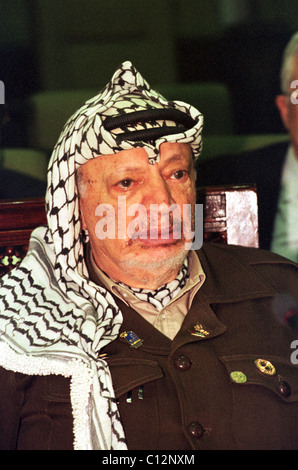 Palästinensischen Präsidenten Yasser Arafat an eine Dringlichkeitssitzung der arabischen Liga zu diskutieren, den letzten israelisch-palästinensischen Konflikt. Stockfoto