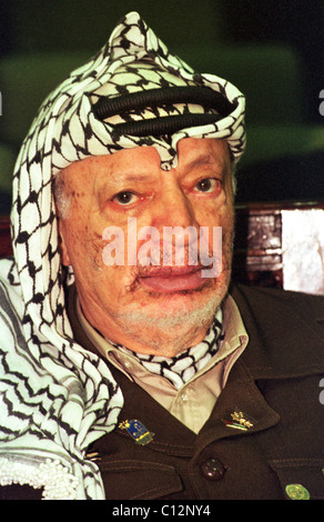 Palästinensischen Präsidenten Yasser Arafat an eine Dringlichkeitssitzung der arabischen Liga zu diskutieren, den letzten israelisch-palästinensischen Konflikt. Stockfoto