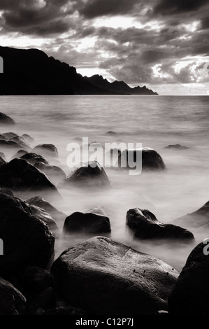 Sonnenuntergang von Guayedra Strand in der Nähe von Agaete auf die robuste Nord West Küste von Gran Canaria, Kanarische Inseln. Spanien Stockfoto