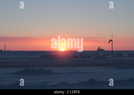 Wiley Post Will Rogers Memorial Airport in Barrow, Alaska auf den ersten Sonnenaufgang und Sonnenuntergang in 84 Tagen. Stockfoto