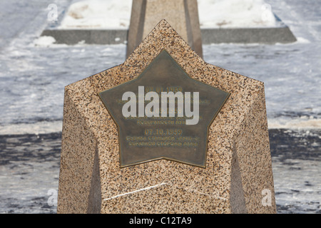 Sterne zum Gedenken an den erfolgreichen Starts von Luna 1, 2 und 3 im Jahr 1959 im Kosmonauten Alley in Moskau, Russland Stockfoto