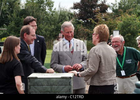 Seine königliche Hoheit Prinz Charles Besuch Bio Garten, Ryton, Warwickshire, UK Stockfoto