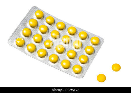 Reihe von Pillen, die isoliert auf weißem Hintergrund Stockfoto