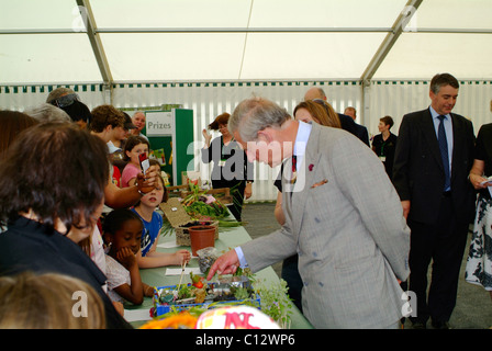 Seine königliche Hoheit Prinz Charles Besuch Bio Garten, Ryton, Warwickshire, UK Stockfoto