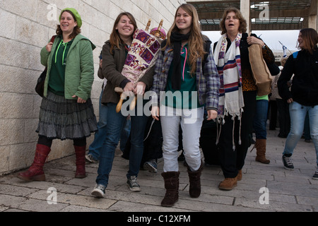 Morgengebet wurden heute von Frauen von der Wand auf die Frauen der Kotel durchgeführt. Jerusalem, Israel. 03.07.2011. Stockfoto