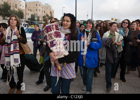 Morgengebet wurden heute von Frauen von der Wand auf die Frauen der Kotel durchgeführt. Jerusalem, Israel. 03.07.2011. Stockfoto