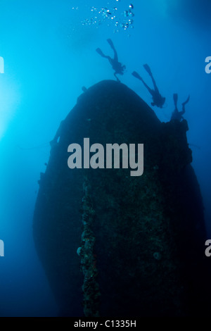 Rostige alte Schiff Wrack unter dem Meer Stockfoto