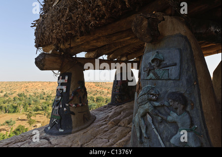 Tōgu-Na in Amani Dorf. Gondo-Ebene im Hintergrund. Zahlt Dogon, Mali Stockfoto