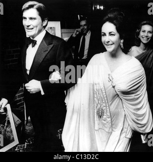 John Warner, Elizabeth Taylor bei der "Hearts of Gold" nutzen für die Heart Association in Richmond, Virginia, 30.01.77 Stockfoto