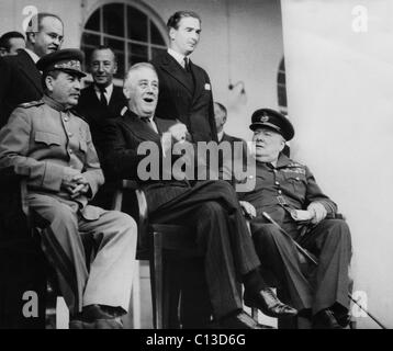 Dem zweiten Weltkrieg. Sowjetischen Ministerpräsidenten Josef Stalin, US-Präsident Franklin Delano Roosevelt und der britische Premierminister Winston Churchill in der russischen Botschaft in Teheran, Iran, 1943. Stockfoto