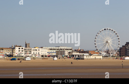 Weston Super Mare Beach mit dem Weston-Rad nach dem Pier Brand 2009. Weston Strand ist der Ort für T4 am Strand Stockfoto