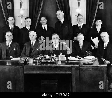 FDR Präsidentschaft.  US-Präsident Franklin Delano Roosevelt mit ersten Kabinett, 1933. Stockfoto
