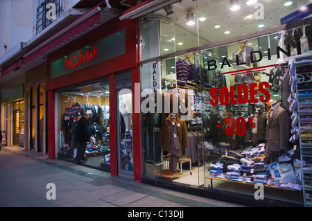 Geschäfte entlang der Rue Prince Moulay Abdallah wichtigsten Fußgängerzone Straße Neustadt Casablanca zentralen Marokko in Nordafrika Stockfoto