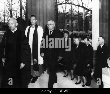 Truman Präsidentschaft. Von links: Kathedrale Verger James Barkley, Kathedrale Dean Francis Sayre, US-Präsident Harry Truman, Margaret Stockfoto