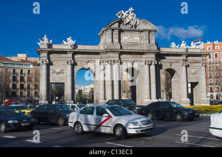 Verkehr am Plaza De La Independencia square Kreisverkehr Mitteleuropa der Madrid-Spanien Stockfoto