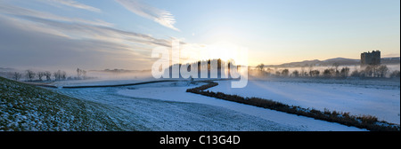 Threave Estate Castle bei Sonnenuntergang panorama Stockfoto