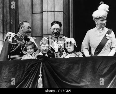 Britische königliche Familie. Von links: britische König George V, Zukunft Countess of Snowdon Prinzessin Margaret, Gerald Lascelles, Earl of Stockfoto