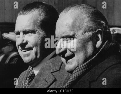 1973 US-Präsidentschaft, internationale Beziehungen. US-Präsident Richard Nixon trifft sich mit französischen Präsidenten Georges Pompidou in Reykjavik, Island, 1973. Stockfoto