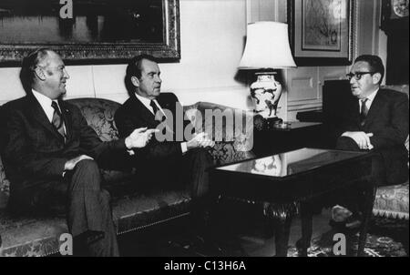 Nixon Präsidentschaft. Von links: US-Außenminister William P. Rogers und US-Präsident Richard Nixon Treffen mit National Security Advisor (und zukünftige Secretary Of State) Henry Kissinger nach seiner Rückkehr aus China, Washington, D.C., 1972. Stockfoto