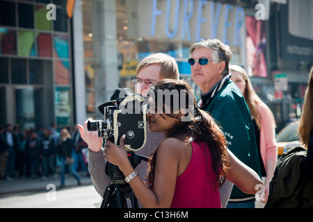 Student Filmemacher auf dem Times Square in New York am Samstag, 5. März 2011. (© Richard B. Levine) Stockfoto