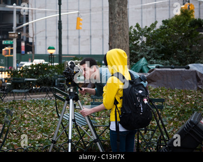 Student Filmemacher im Bryant Park New York auf Samstag, 5. März 2011. (© Richard B. Levine) Stockfoto